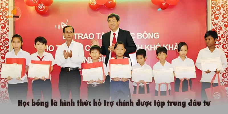 Học bổng là hình thức hỗ trợ chính được tập trung đầu tư